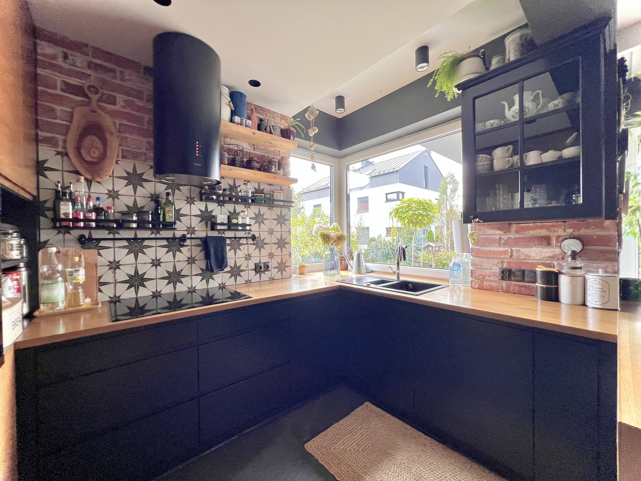 APARTAMENT Z PRYWATNYM OGRODEM, GARAŻEM I 3 MIEJSCAMI – BIELSKO-BIAŁA / KOZY