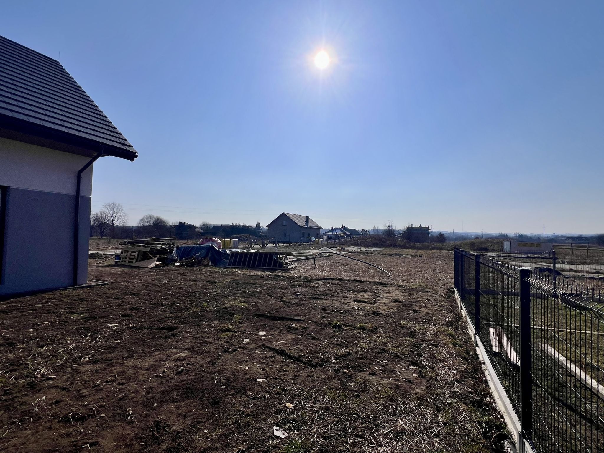 Działka 18 arów, 4 fundamenty, projekty, pozwolenia – przy Krakowie