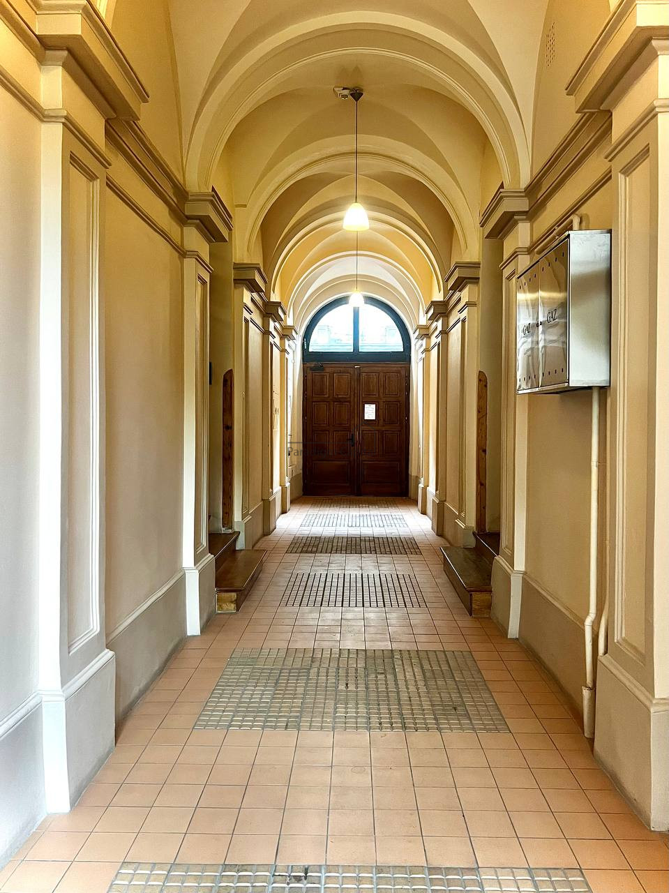 Kazimierz – 2-pokojowe mieszkanie 52 m² z oddzielną kuchnią i ogródkiem