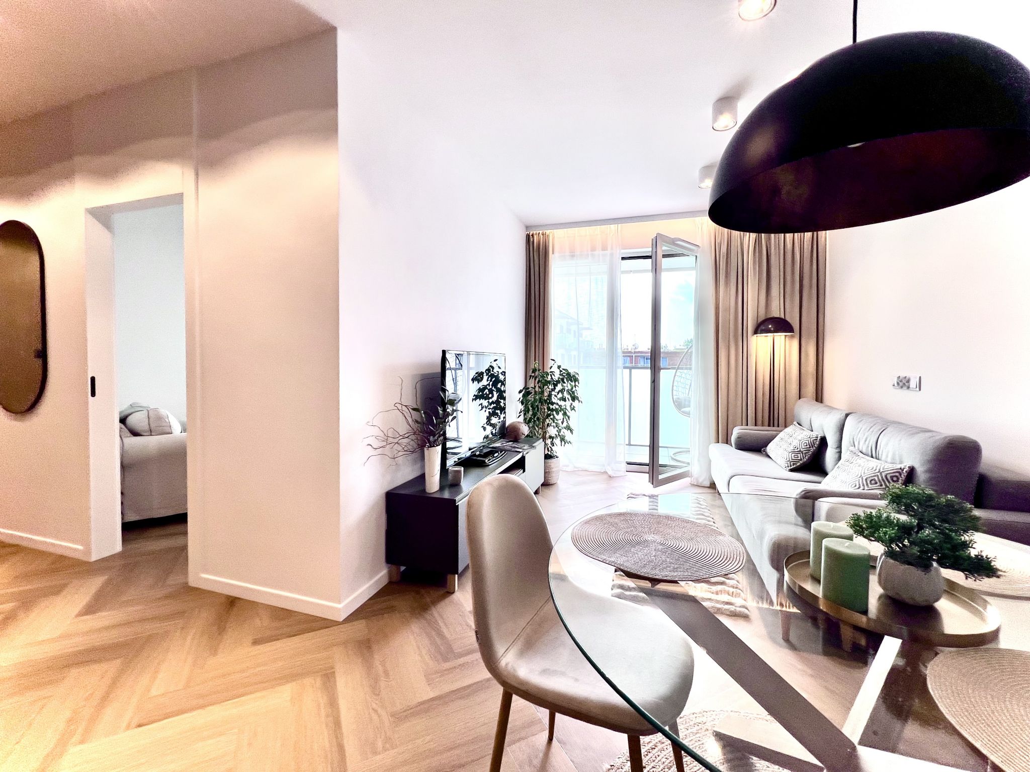 STYLOWY 3-POKOJOWY APARTAMENT Z BALKONEM, KLIMATYZACJĄ I GARAŻEM – CIESZYŃSKA 9,
