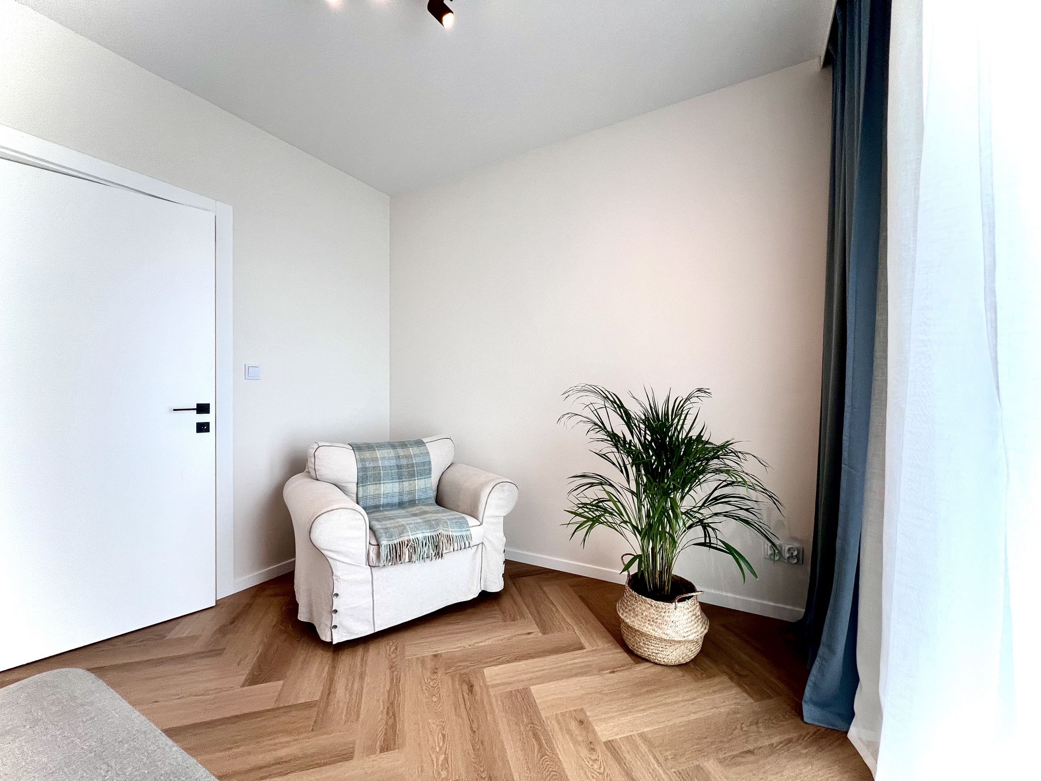 STYLOWY 3-POKOJOWY APARTAMENT Z BALKONEM, KLIMATYZACJĄ I GARAŻEM – CIESZYŃSKA 9,