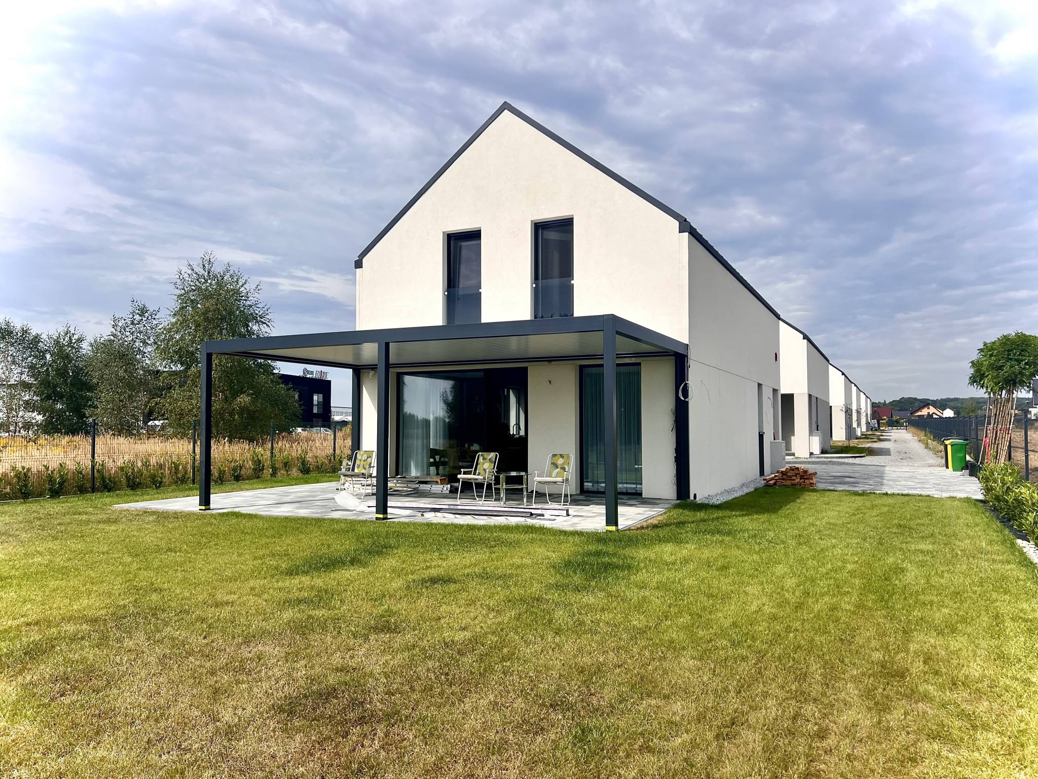 OSTATNI DOM WOLNOSTOJĄCY 140 m² – MNIKÓW, BLISKO KRAKOWA, POMPA CIEPŁA