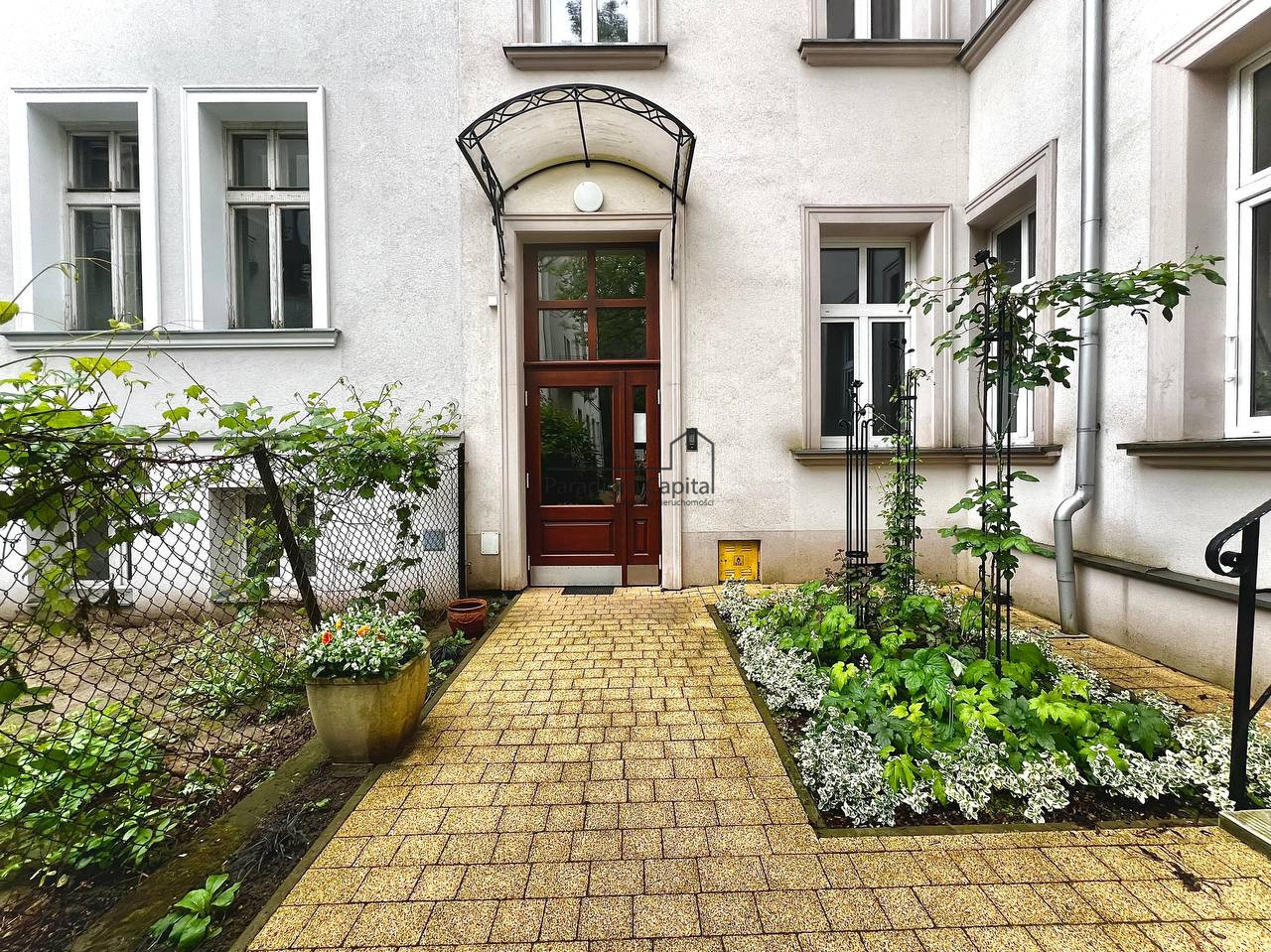 Kazimierz – 2-pokojowe mieszkanie 52 m² z oddzielną kuchnią i ogródkiem