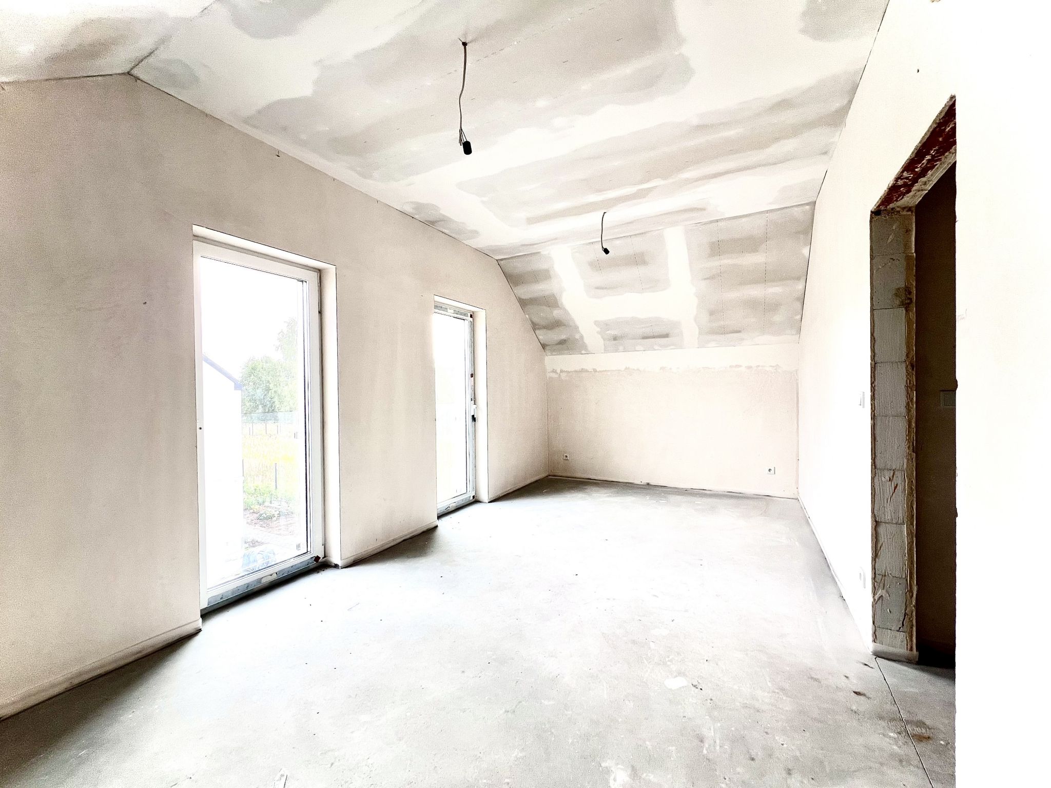 OSTATNI DOM WOLNOSTOJĄCY 140 m² – MNIKÓW, BLISKO KRAKOWA, POMPA CIEPŁA