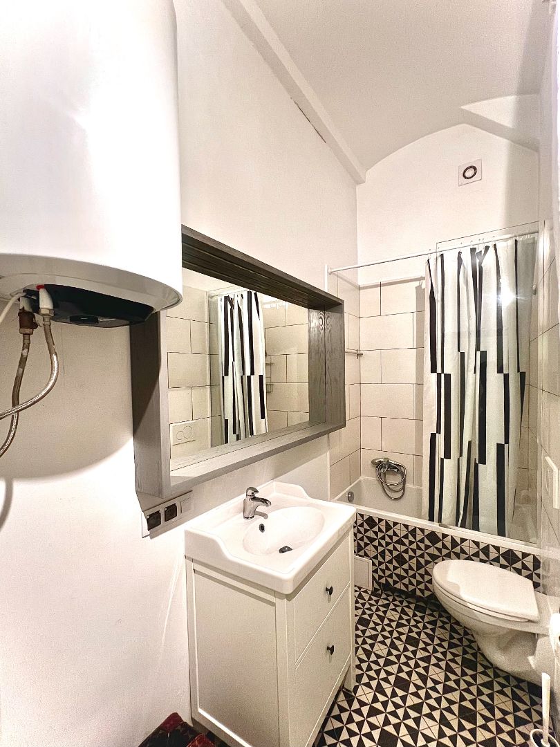 Kazimierz – 2-pokojowe mieszkanie 52 m² z oddzielną kuchnią i ogrodem | ul