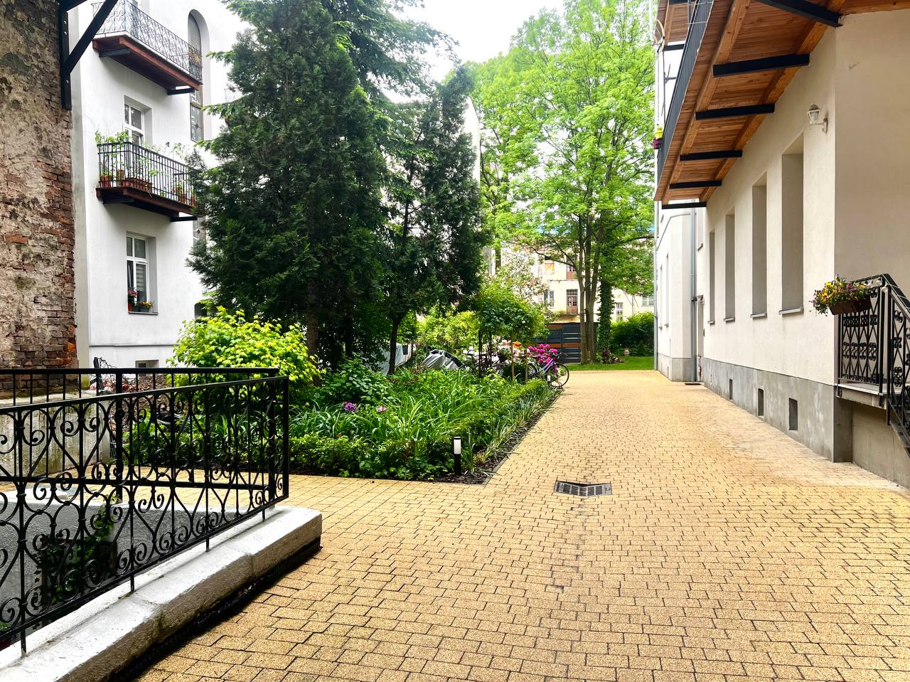 Kazimierz – 2-pokojowe mieszkanie 52 m² z oddzielną kuchnią i ogrodem | ul