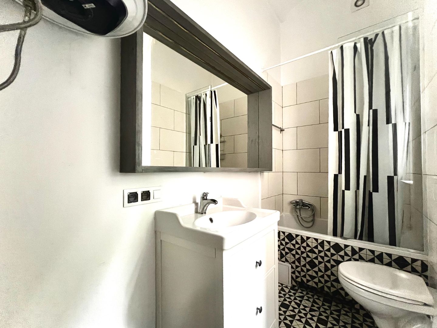 Kazimierz – 2-pokojowe mieszkanie 52 m² z oddzielną kuchnią i ogrodem | ul