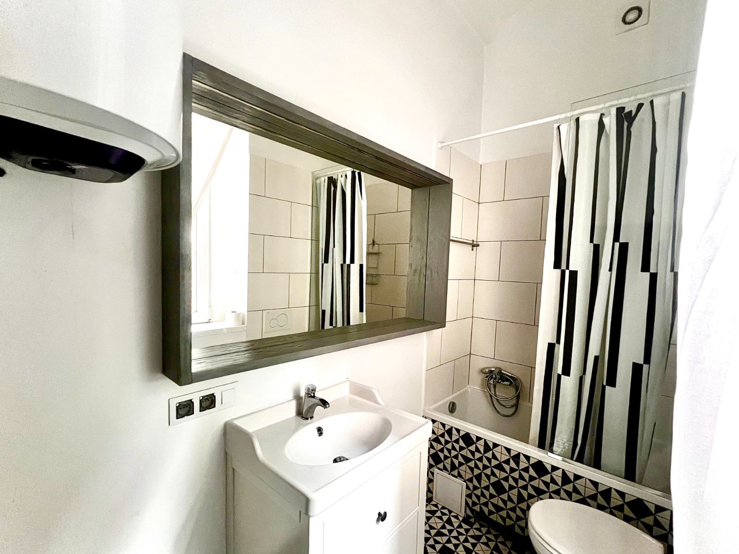 Kazimierz – 2-pokojowe mieszkanie 52 m² z oddzielną kuchnią i ogrodem | ul