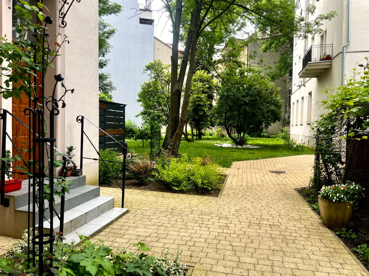 Kazimierz – 2-pokojowe mieszkanie 52 m² z oddzielną kuchnią i ogrodem | ul