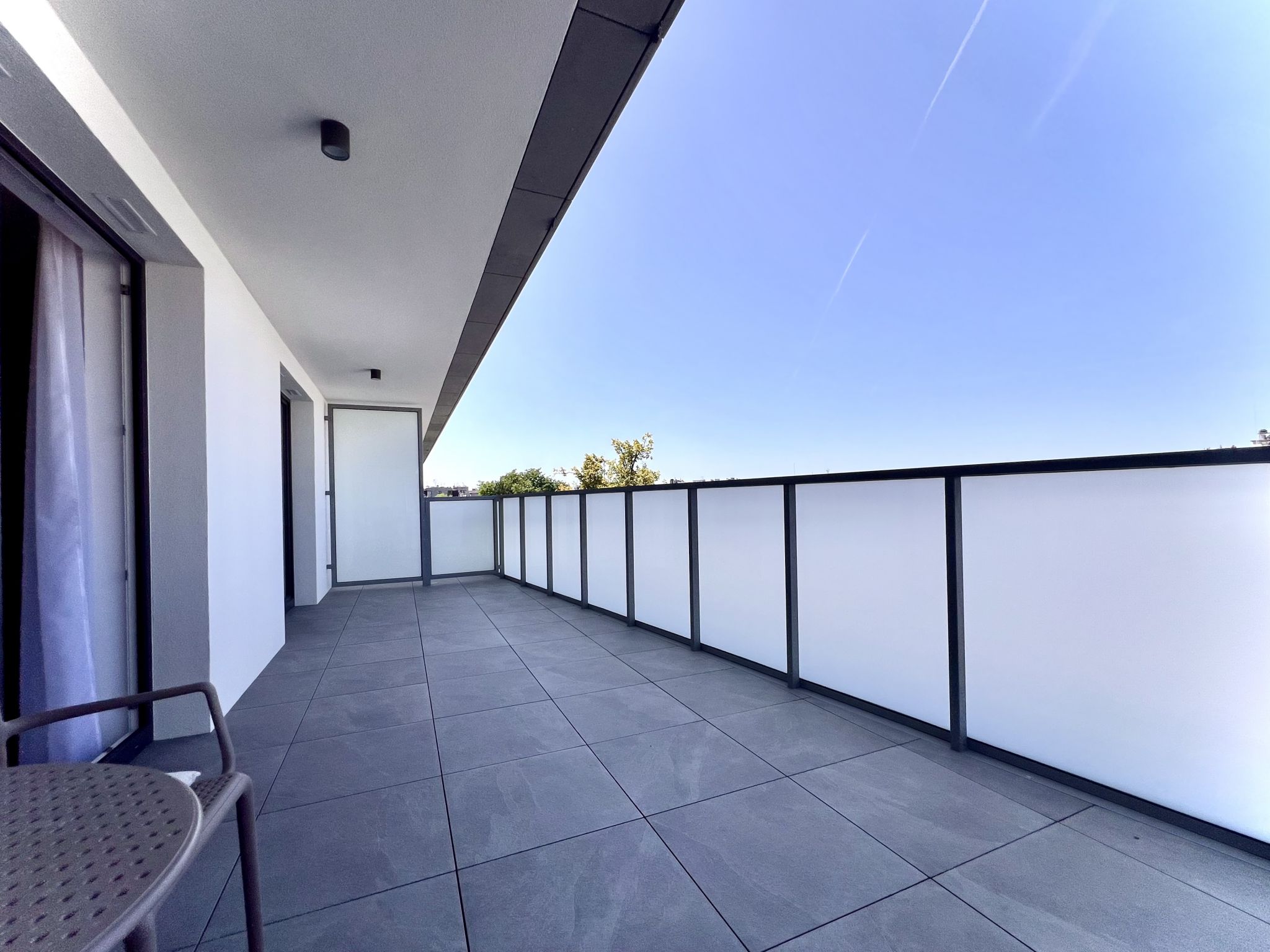 PIERWSZY NAJEM – 2 POKOJE, KLIMATYZACJA, DUŻY TARAS – CIESZYŃSKA 9, KROWODRZA