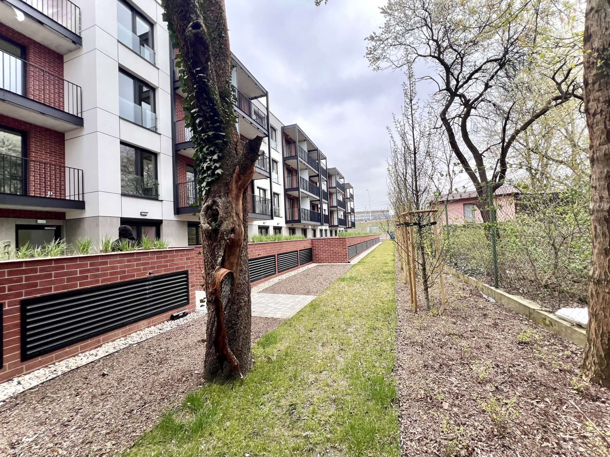 2-POKOJOWE MIESZKANIE 42 m² – BALKON – PODGÓRZE / ZABŁOCIE – TOP LOKALIZACJA