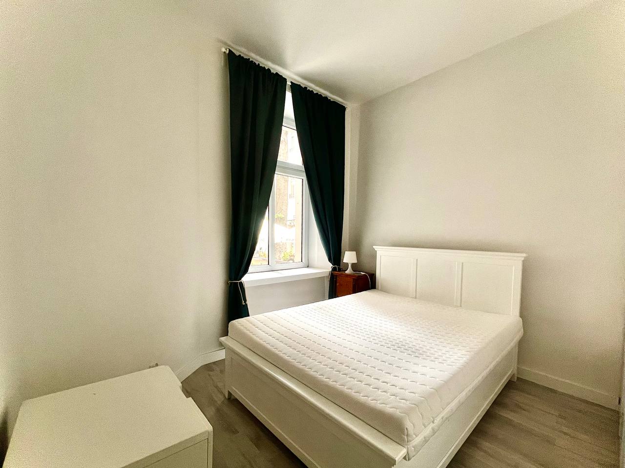 Kazimierz – 2-pokojowe mieszkanie 52 m² z oddzielną kuchnią, Starowiślna ogród