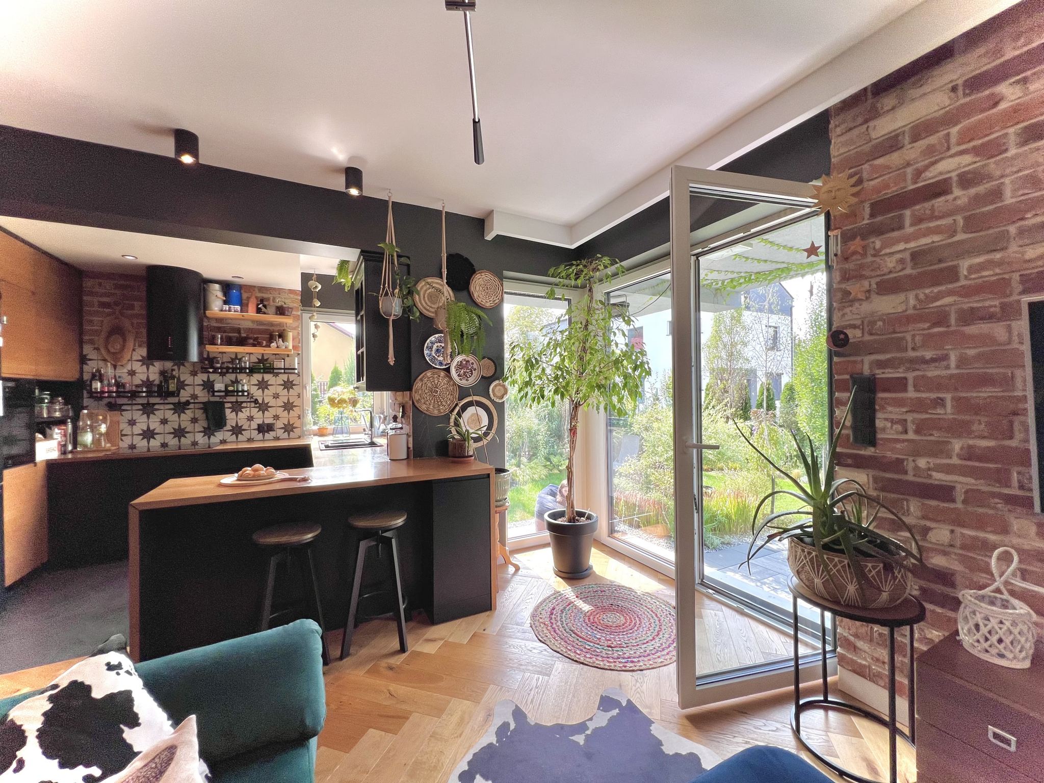 APARTAMENT Z PRYWATNYM OGRODEM, GARAŻEM I 3 MIEJSCAMI – BIELSKO-BIAŁA / KOZY