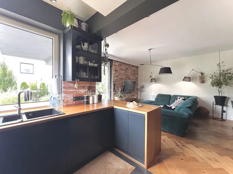 STYLOWY APARTAMENT PREMIUM Z PRYWATNYM OGRODEM, GARAŻEM I DWOMA MIEJSCAMI POSTOJOWYMI