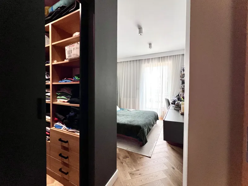 STYLOWY APARTAMENT PREMIUM Z PRYWATNYM OGRODEM, GARAŻEM I DWOMA MIEJSCAMI POSTOJOWYMI