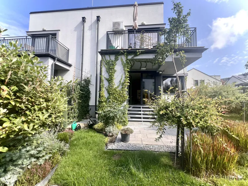 STYLOWY APARTAMENT PREMIUM Z PRYWATNYM OGRODEM, GARAŻEM I DWOMA MIEJSCAMI POSTOJOWYMI