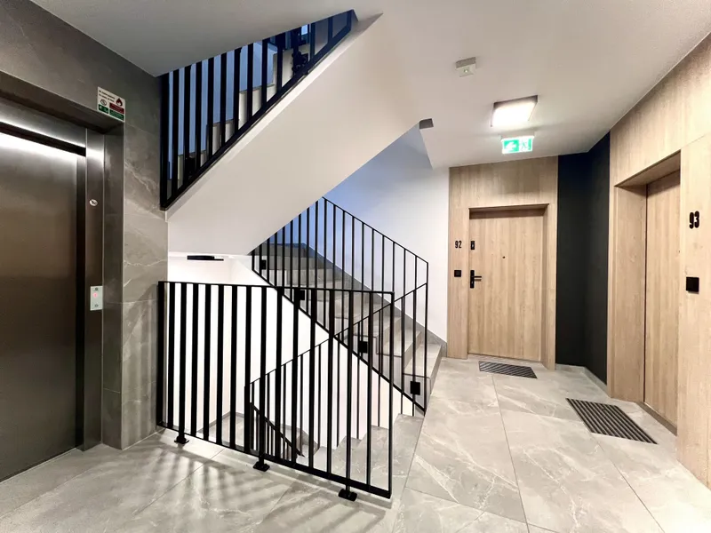 NOWOCZESNE MIESZKANIE PREMIUM 56 m2 Z BALKONEM – CITY YES, NOWOHUCKA, 2022 ROK, RECEPCJA, STREFA CHILLOUT