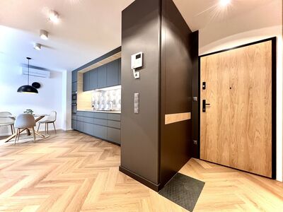 STYLOWY 3-POKOJOWY APARTAMENT Z BALKONEM, KLIMATYZACJĄ I GARAŻEM – CIESZYŃSKA 9,