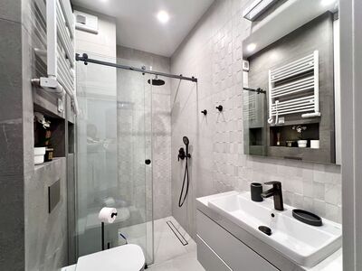 PIERWSZY NAJEM – 2 POKOJE, KLIMATYZACJA, DUŻY TARAS – CIESZYŃSKA 9, KROWODRZA