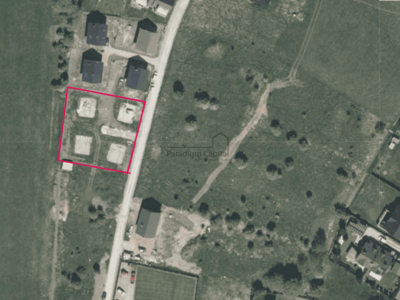 Działka inwestycyjna 18 arów, 4 fundamenty – przy granicy Krakowa