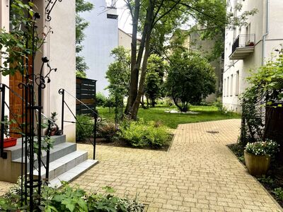 Kazimierz – 2-pokojowe mieszkanie 52 m² z oddzielną kuchnią, Starowiślna ogród